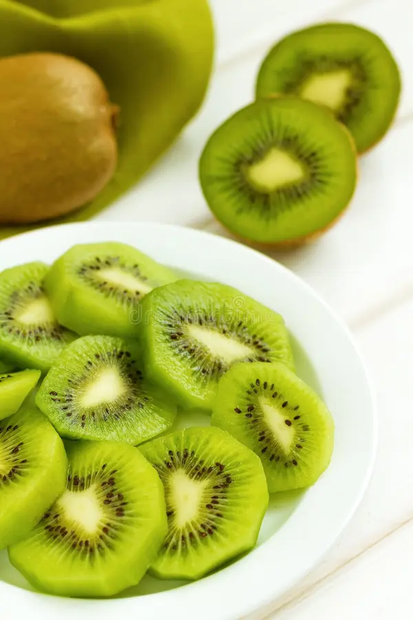 Kiwi (Cut)