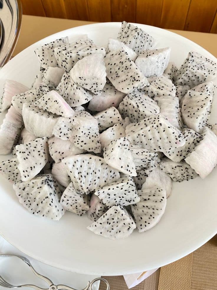White Dragon Fruit (Cut)